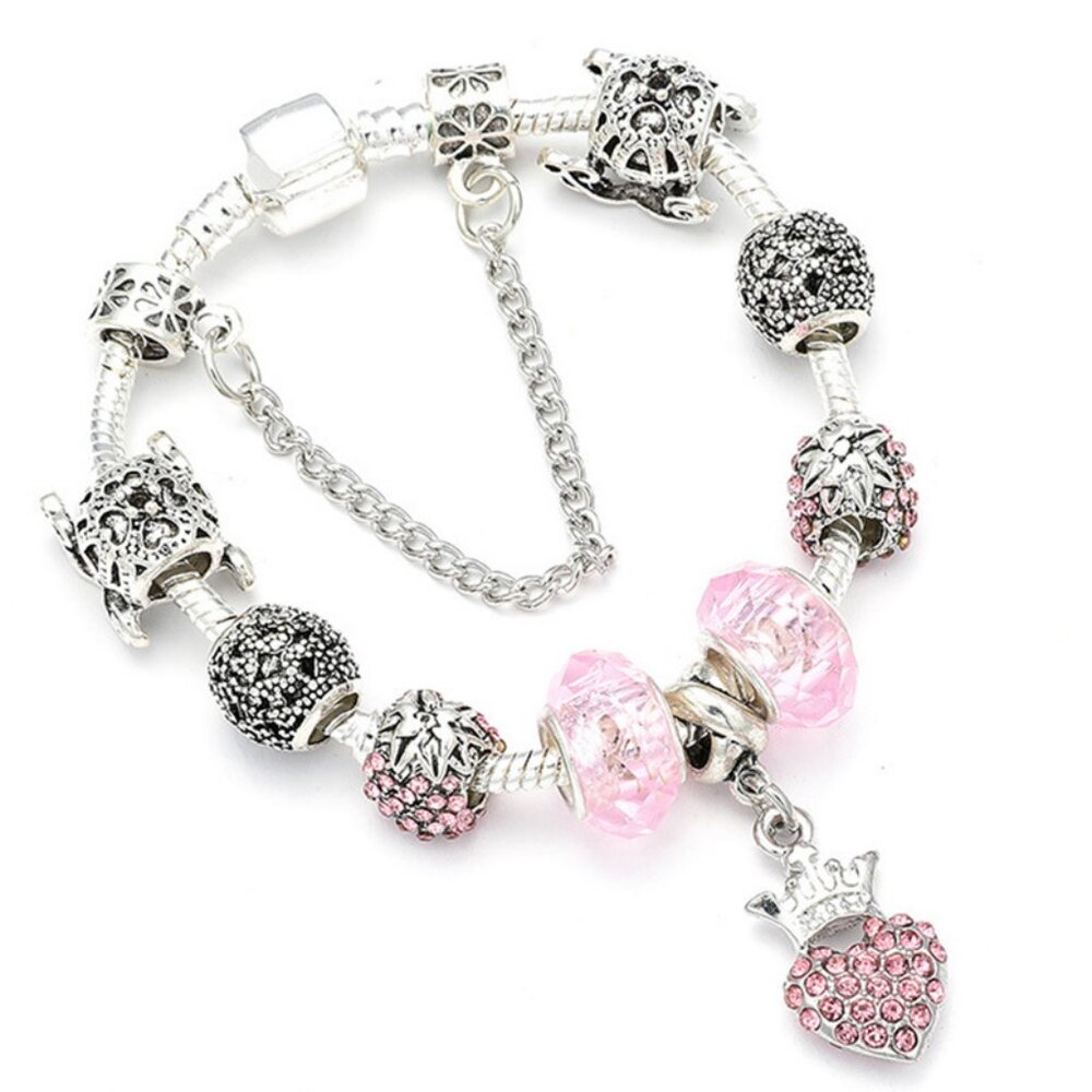 Strawberry beaded bracelet, diamond-encrusted heart pendant, hollowed-out heart